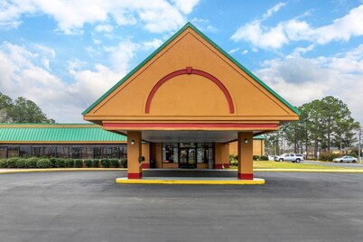 2 Queen Bed|Smoking|Douglas GA