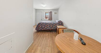 Queen Bed|Smoking|Flint MI