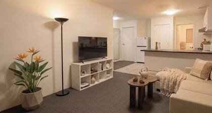 Cosy & stylish 2BR | Your home base in East Albury