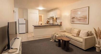 Cosy & stylish 2BR | Your home base in East Albury