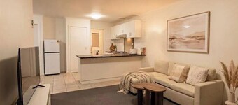 Cosy & stylish 2BR | Your home base in East Albury
