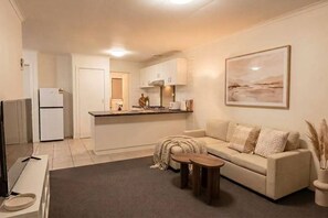 Unclassified image, 3 of 7, button - Cosy & stylish 2BR | Your home base in East Albury (East Albury)