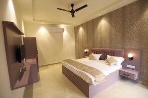 Rollaway beds, bed sheets - Nature Stay A Luxury Farm (Sedariya)