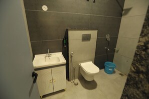 Shower, free toiletries, soap - Nature Stay A Luxury Farm (Sedariya)