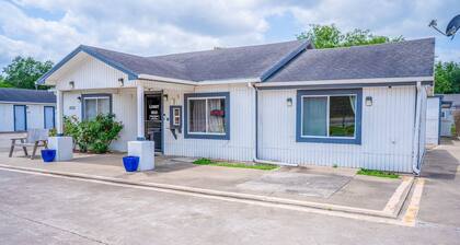 King Bed|Smoking|Falfurrias TX