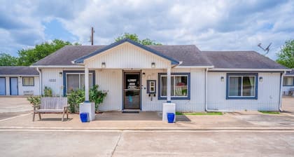 King Bed|Smoking|Falfurrias TX