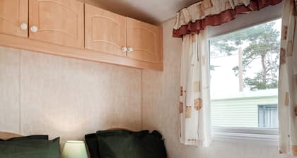 2 bedroom accommodation in Oakmere, Near Northwich