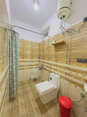 Superior Double Room, City View | Bathroom - Paradise Inn Dharmsala (Khanyara)