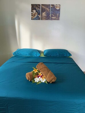 Free WiFi, bed sheets