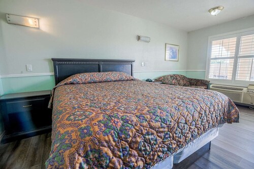 King Bed|Non-Smoking