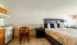 Free WiFi - King Bed with Kitchenette Non-Smoking (Port Lavaca)