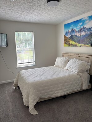 Room - Cozy 3BR Home Minutes from Airport & Downtown (Atlanta)
