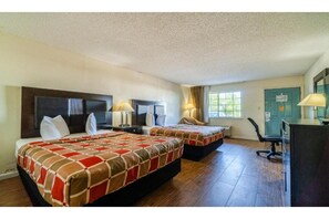 Room - 2 Queen Accessible Smoking (Port Lavaca)
