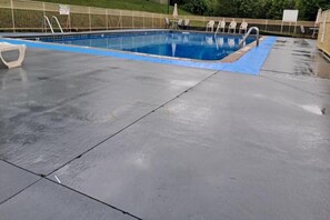 Pool - King Bed|Smoking | Harriman (Harriman TN)