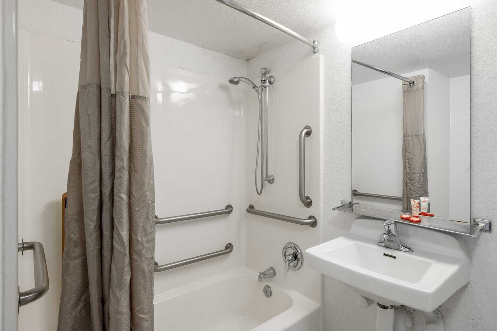 Shower, towels