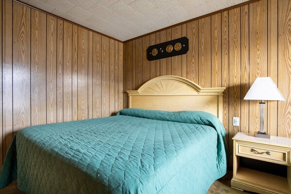 Room - King Bed | Holly Springs |NS| (Holly Springs MS)