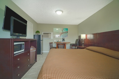 Cape Coral FL | King bed