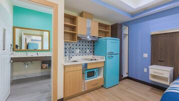 Fridge, microwave