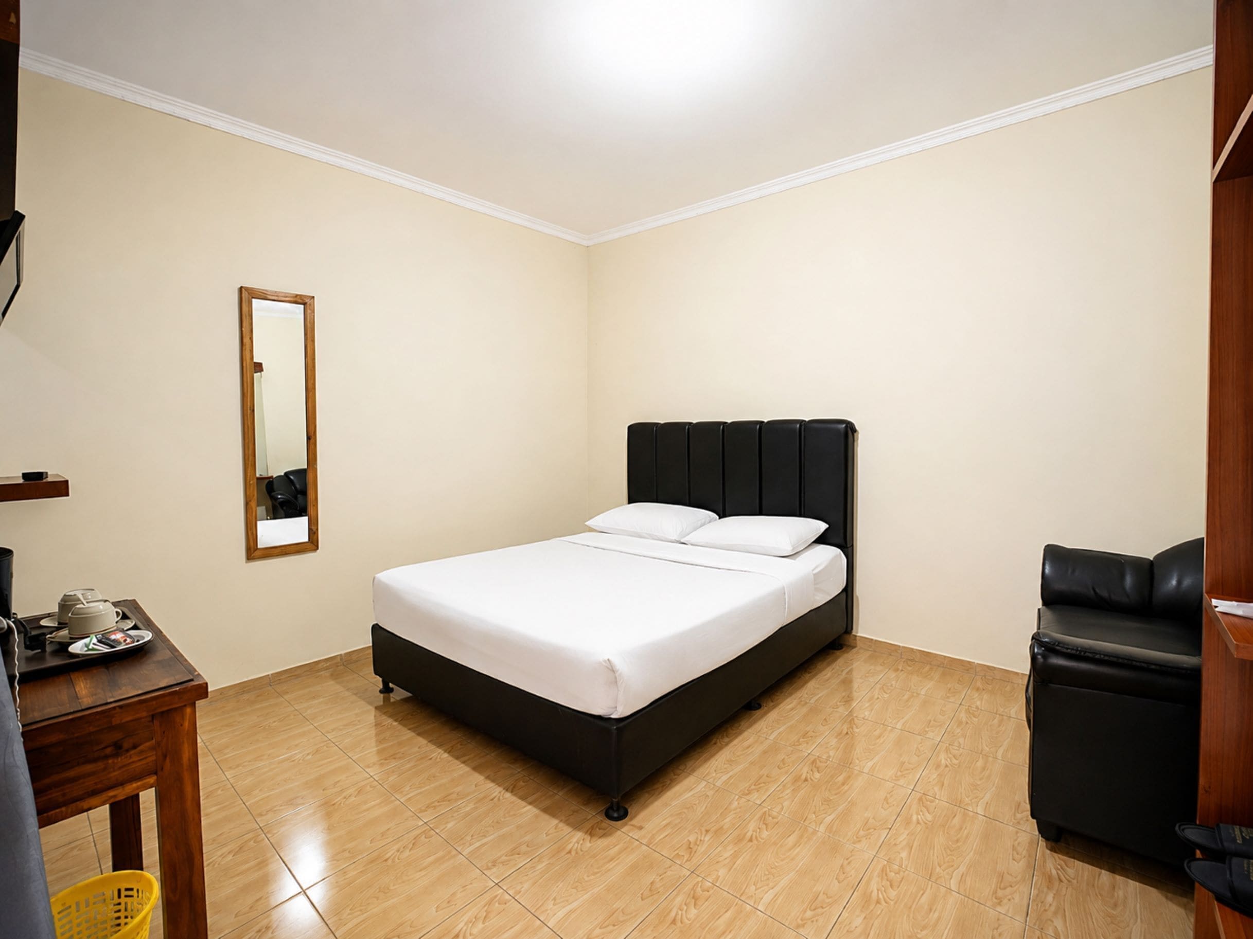 Standard-Doppelzimmer | Verdunkelungsvorhänge, Bügeleisen/Bügelbrett, Bettwäsche