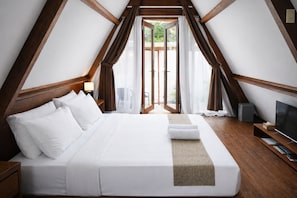 Villa Kayu Exclusive | ผ้าม่านกันแสง, เตารีด/โต๊ะรีดผ้า, ผ้าปูที่นอน