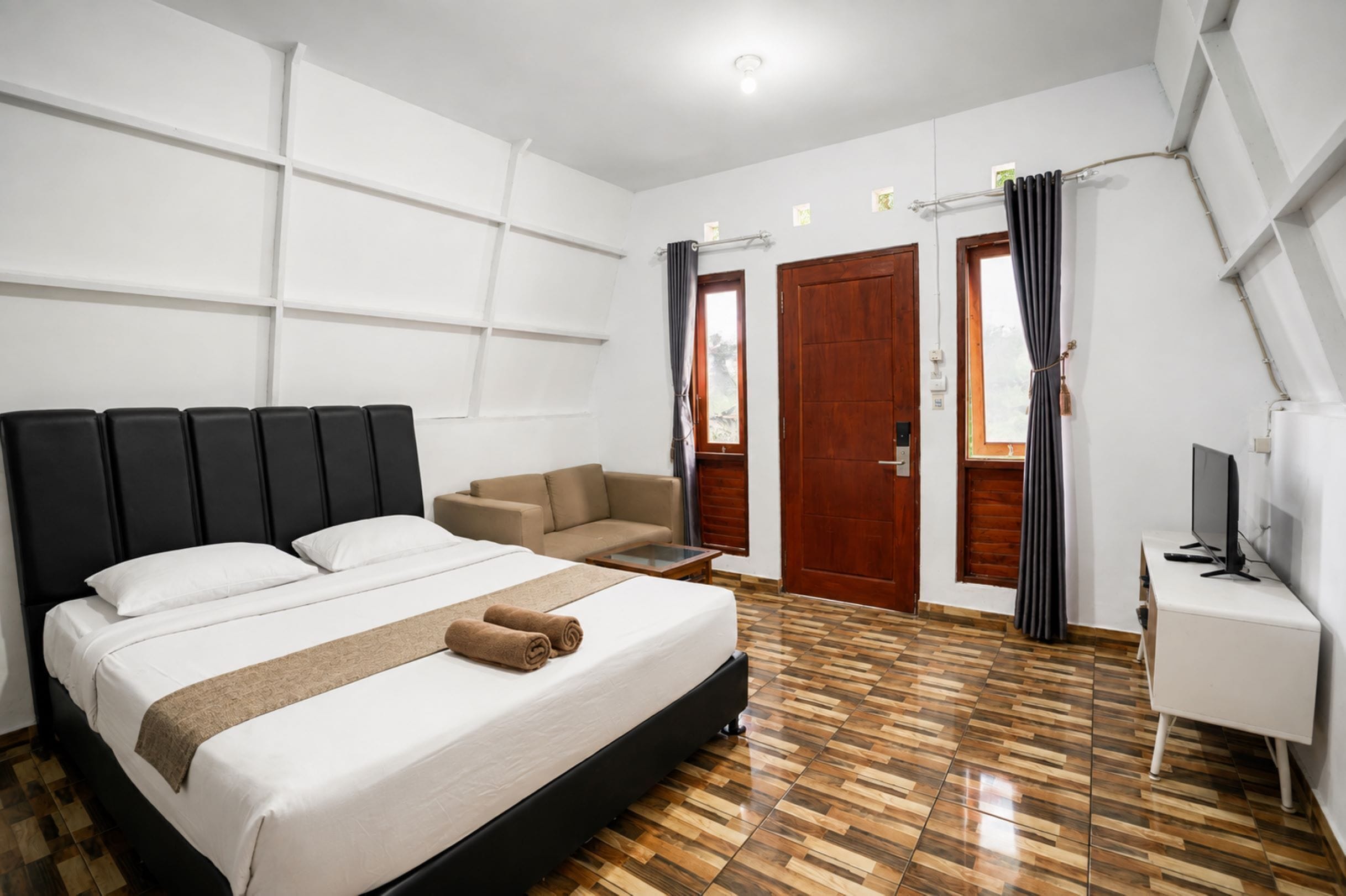 Villa Duplex Kerucut | 遮光布/窗簾、熨斗/熨衣板、床單
