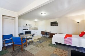 Room - Queen Bed | Non Smoking (Alpine TX)