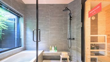 Deluxe Villa | Bathroom