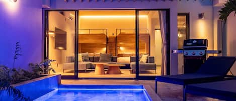 Villa Deluxe, balcón, vista a la alberca | Escritorio y wifi gratis
