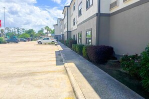 Property grounds - Queen Bed with Kitchenette Smoking (Beaumont TX)