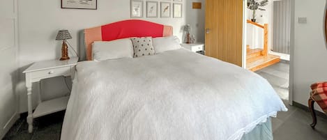 2 bedrooms, WiFi (free), bed sheets