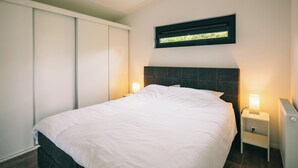Nhà | 2 phòng ngủ, trang bị nội thất với thiết kế riêng biệt 