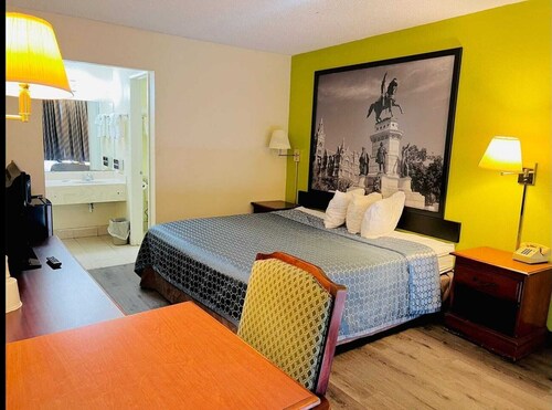 Ashland, VA|Full Bed|Smoking
