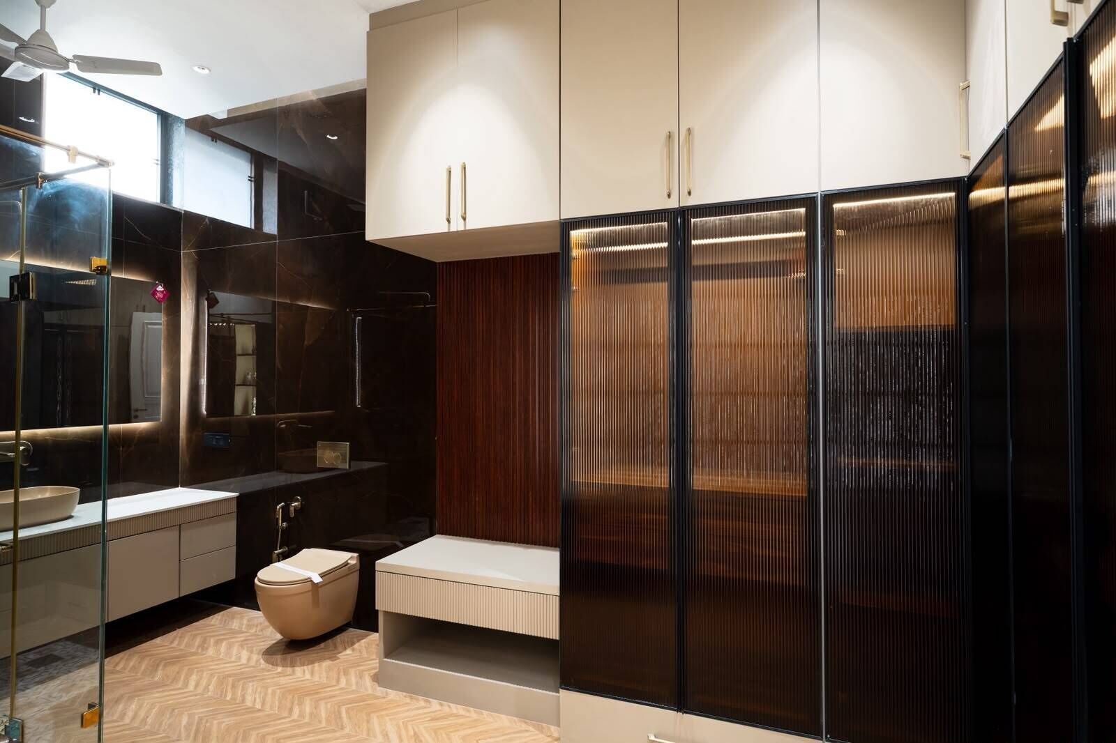 Deluxe Room | Bathroom | Shower, free toiletries, towels, soap