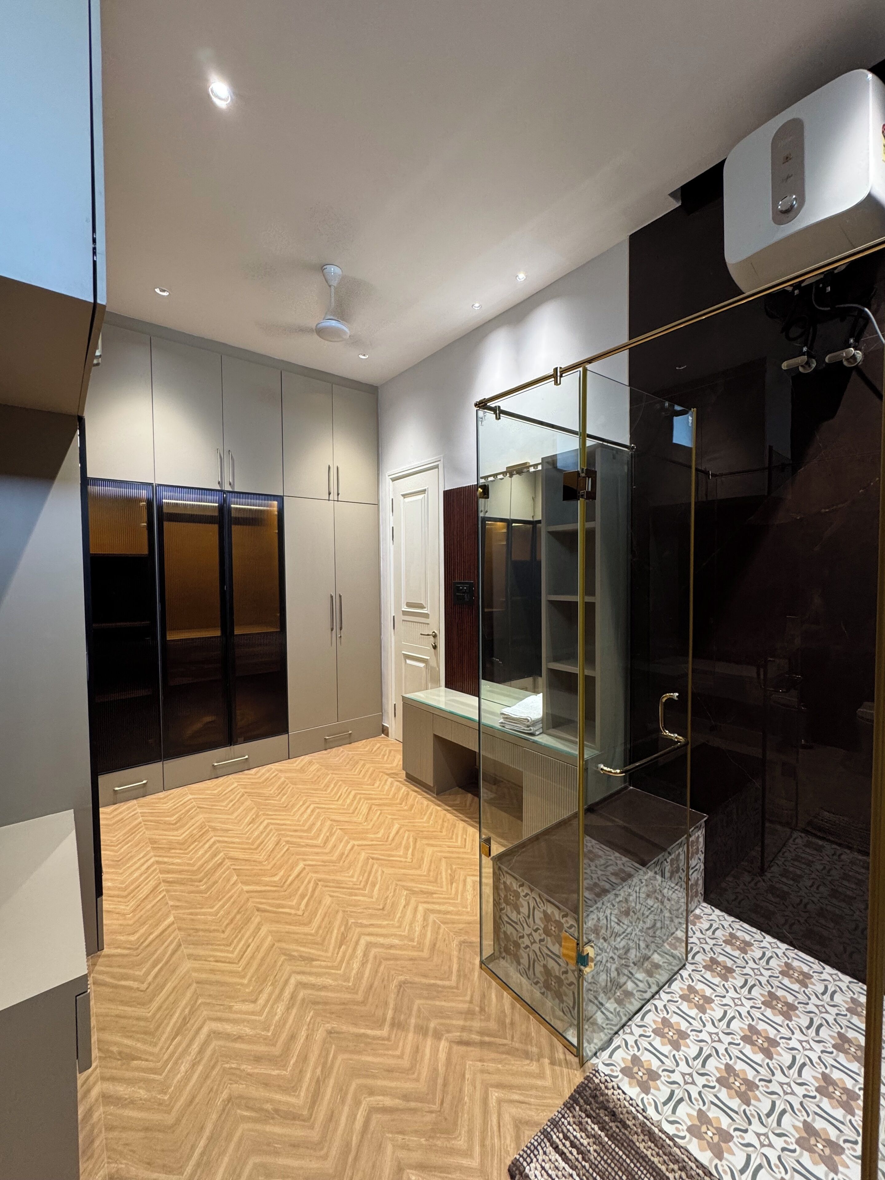 Habitación ejecutiva, vista al jardín | Baño | Regadera, amenidades de baño gratuitas, toallas, jabón 
