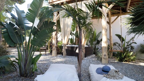Zen Tree Suite with Jacuzzi | D PALM Premium Living