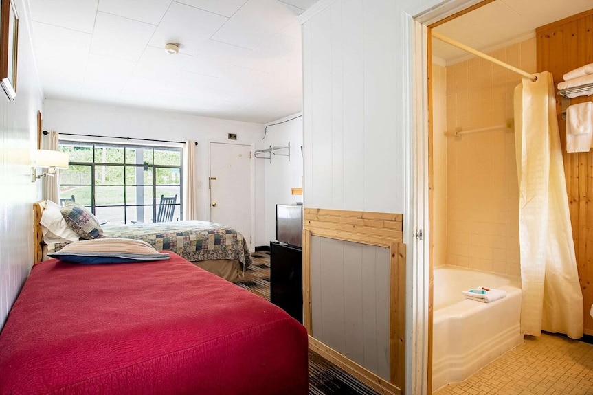 1 Queen And 1 Twin Room With Kitchenette - Cherokee, NC