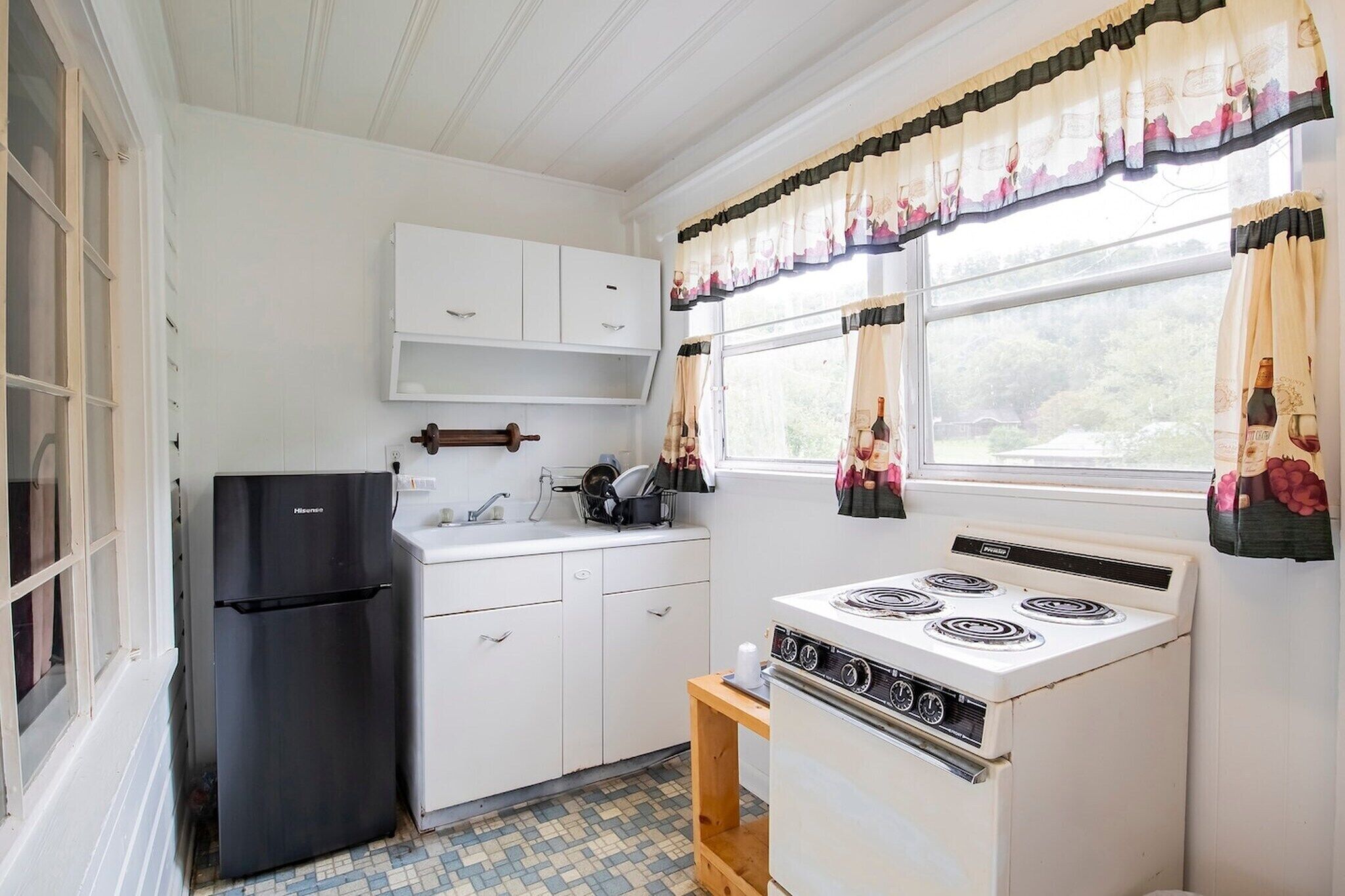 Fridge, microwave, coffee/tea maker
