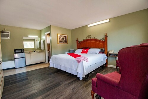 Queen Bed | Non Smoking