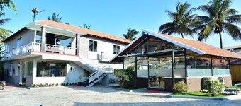 Wine and Dine Rooms