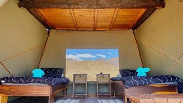 Chalet superior, vista al desierto | Ropa de cama