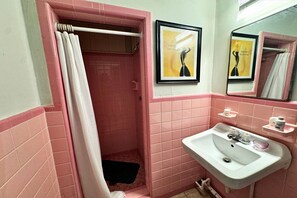 Shower, towels