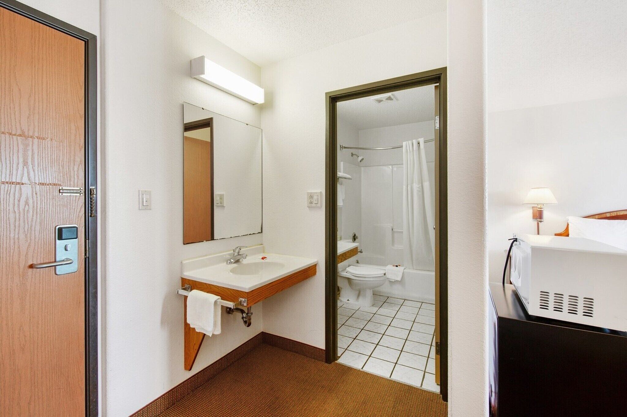 Shower, towels