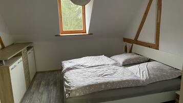 Iron/ironing board, WiFi, bed sheets