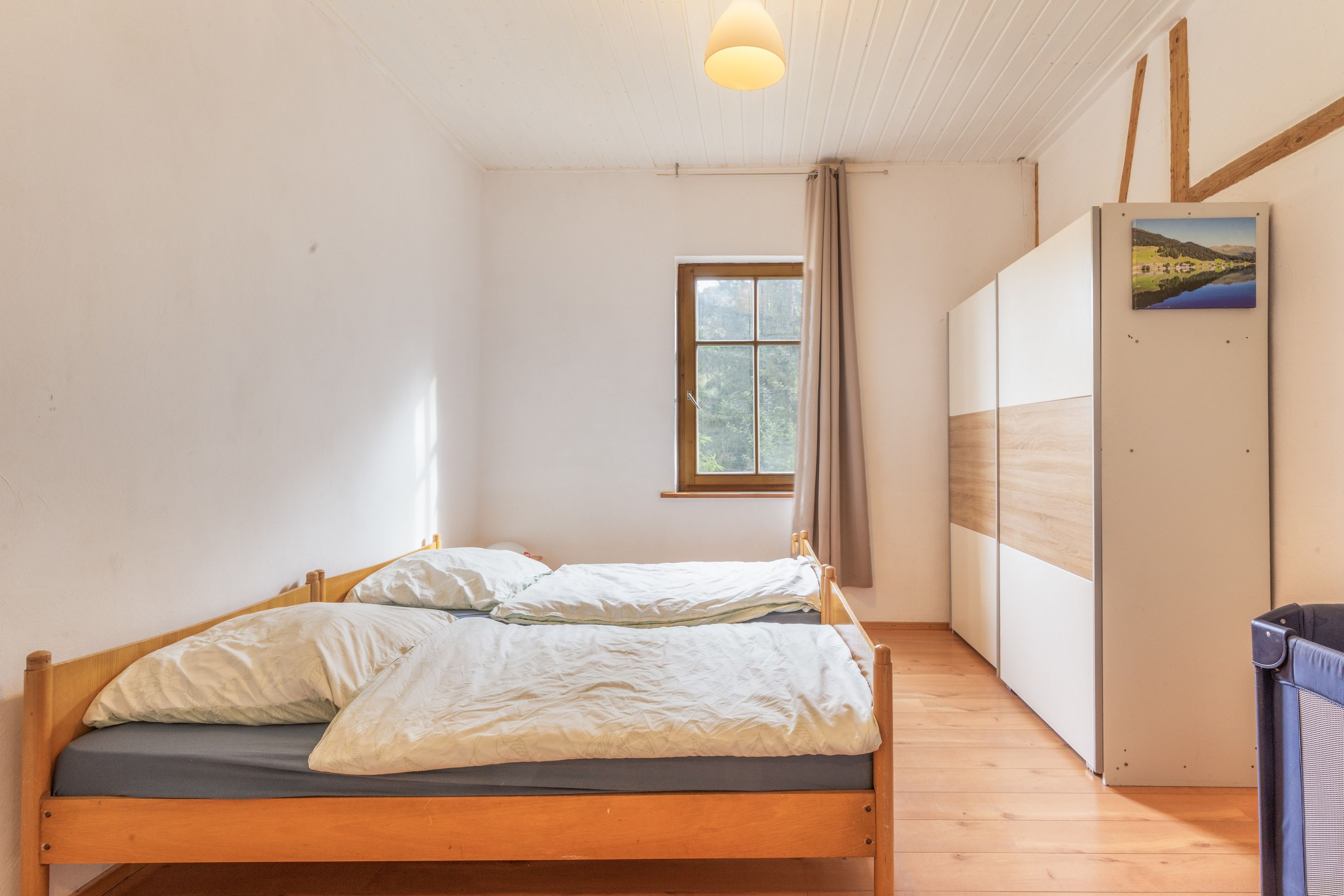 1 dormitorio, tabla de planchar con plancha, wifi y ropa de cama