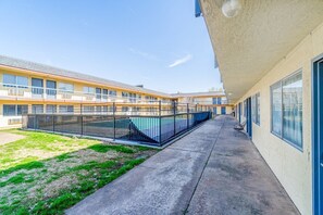 Property grounds - King Bed | Non-Smoking (Chickasha OK)