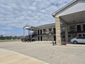 Exterior - King Bed Accessible Non-Smoking (Chickamauga)