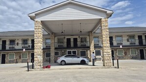 Exterior - King Bed Accessible Non-Smoking (Chickamauga)