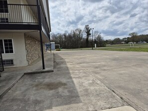 Property grounds - King Bed Accessible Non-Smoking (Chickamauga)
