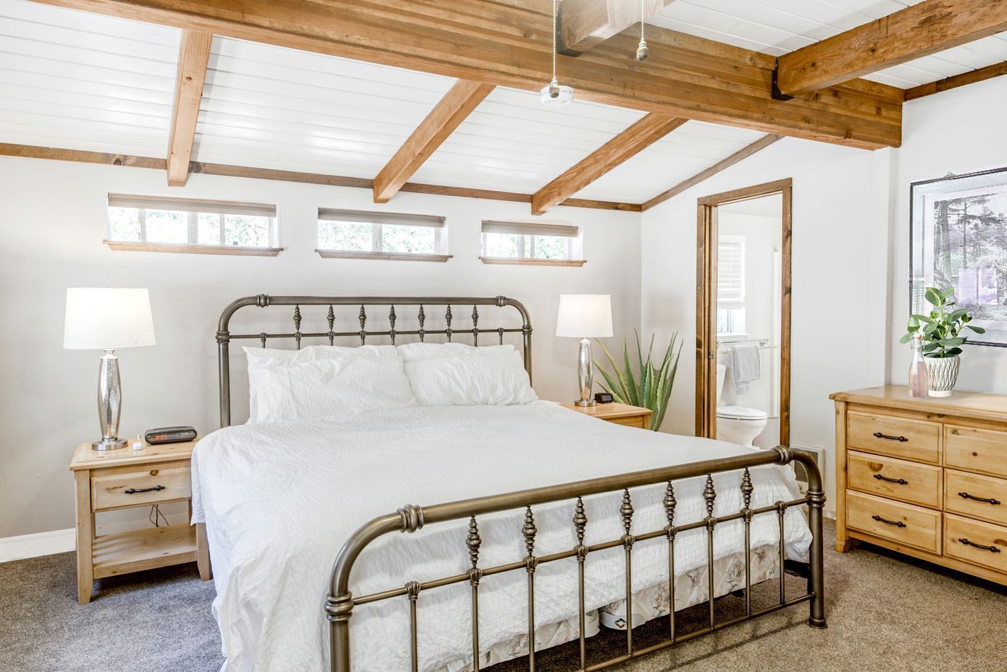 4 slaapkamers, een bureau, wifi, beddengoed