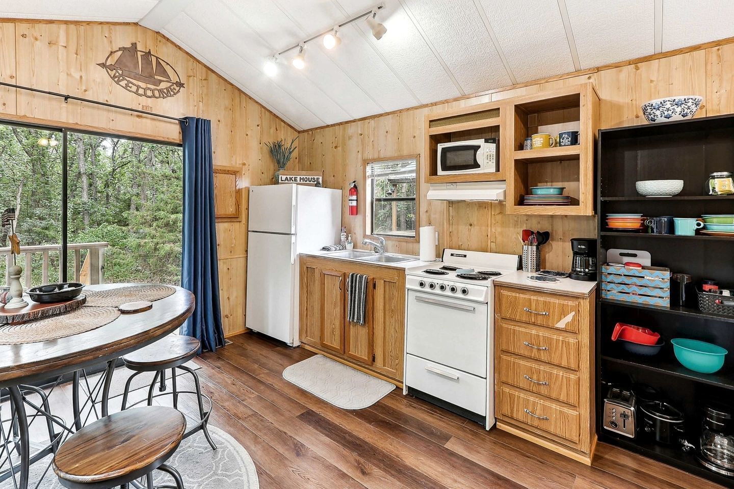 Microwave, oven, stovetop, coffee/tea maker